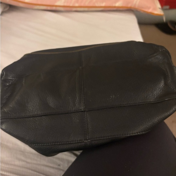 Chic Black Leather Shoulder Bag - Picture 5 of 8